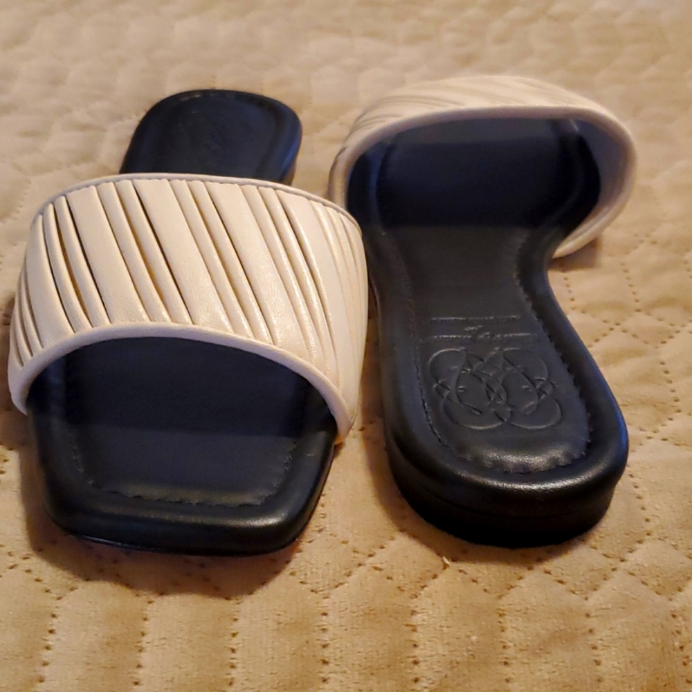 NEW Antonio Melani Sandals